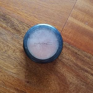 Mac blush gingerly